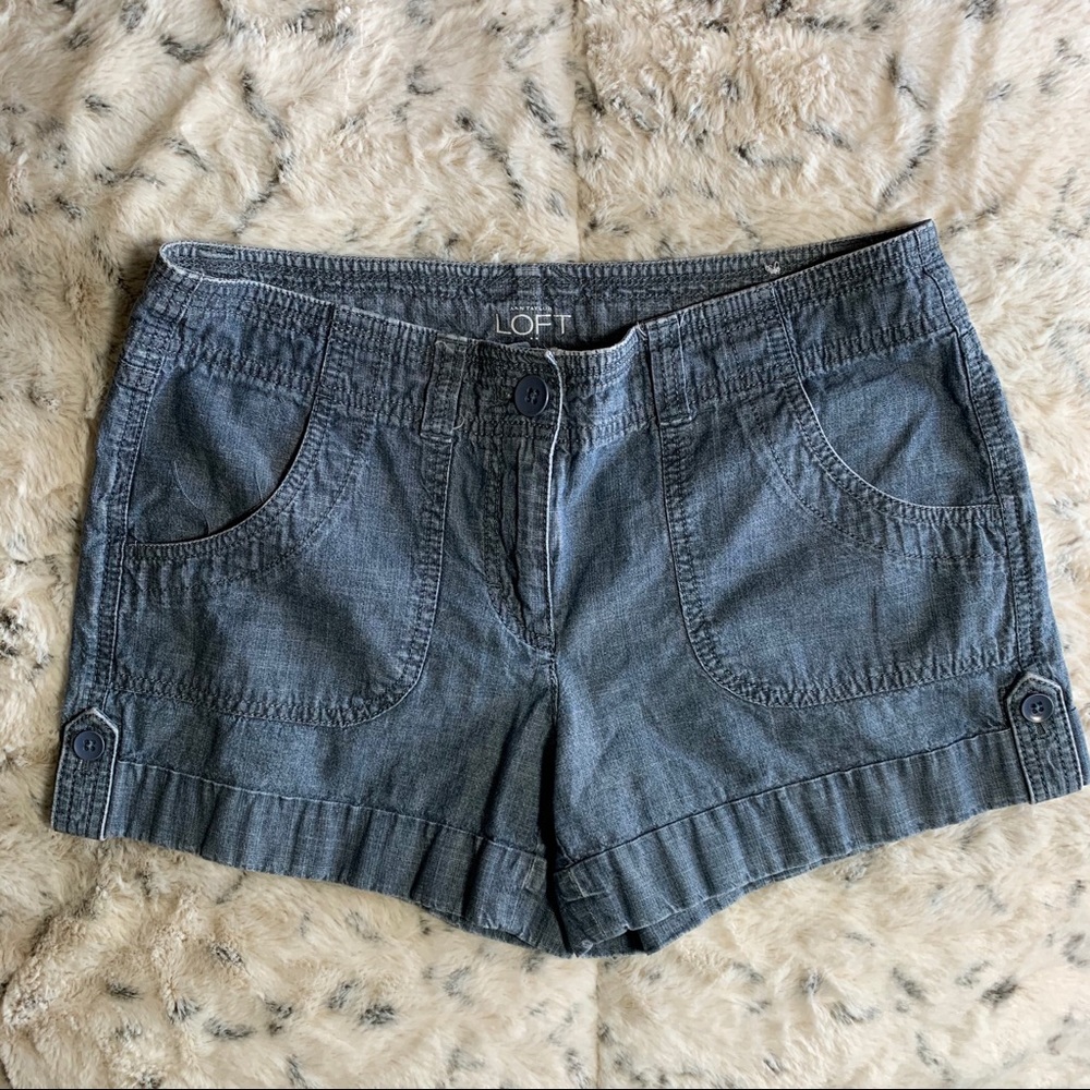 🏝LOFT cargo denim shorts Size 2